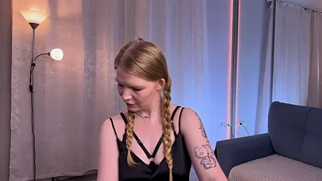 Goldieelis - eye contact and licking my lips