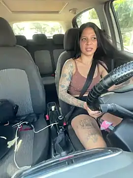 BiaDomeBiaDominatrix - GOZAR NO CARRO