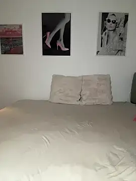_Lilly_angel - LT FINGER PUSSY+ SUPRISE🔥