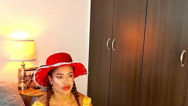 SarahCinnamon- - Each 100 mischievous cowgirl🤠😈🤭