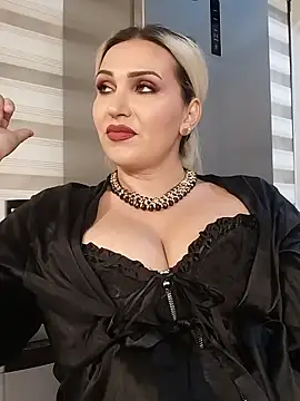 LaylaBlakes - Eye contact for 5 mins