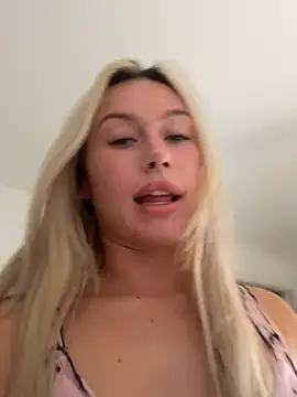 SexySaraxxoo - PLAY WITH PUSSY 🐱