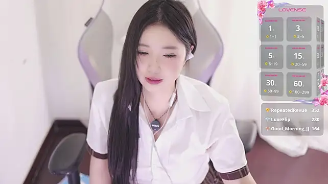 Kitty_baby77 - 完成任务 内裤含嘴里 M腿5分钟 最后一个完成任务的控制黑牛5分钟