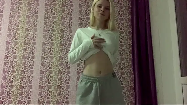 EdwinaDespres - Naked boobs for 5min