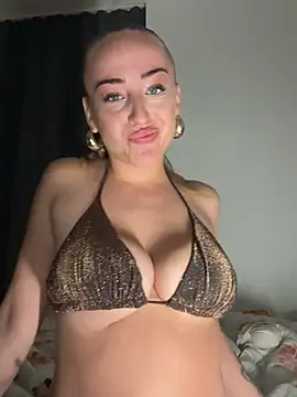 Cutie_Sara - Take your bra off
