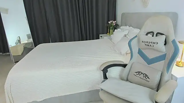 MiaKeler - upskirt tease