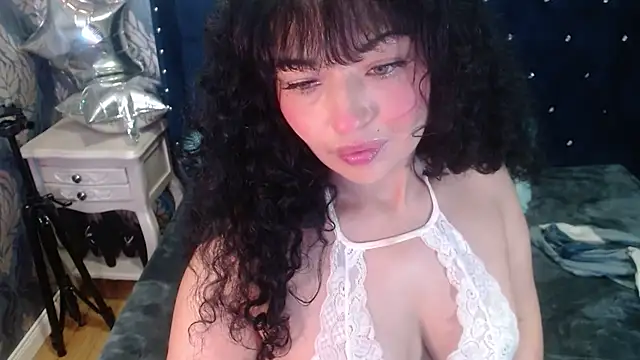 Sofiacowperx - Sexy striptease + play with pussy😈