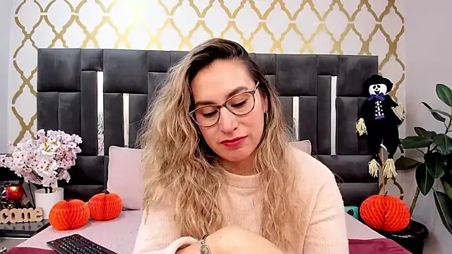 RubbyTaylor - Suck dildo + Spank titis x6