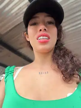 Roxyrougee - Risky Ride Dildo in avenue 🥵🔥 L.T 🎁