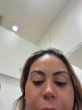 LariiHotWife - Masturbar shopping 🔥🔥