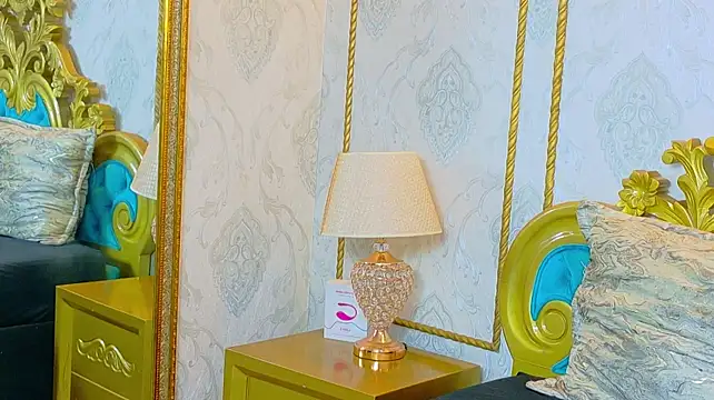 LucyLeah - delicious striptise