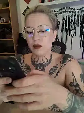 Divine_eve - top off and tits play