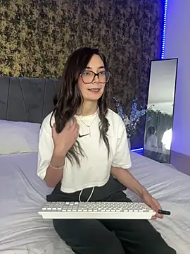 I_amDenim - show boobs