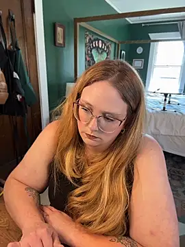 Thatcutegirlwtheglasses - bra off, quick flash
