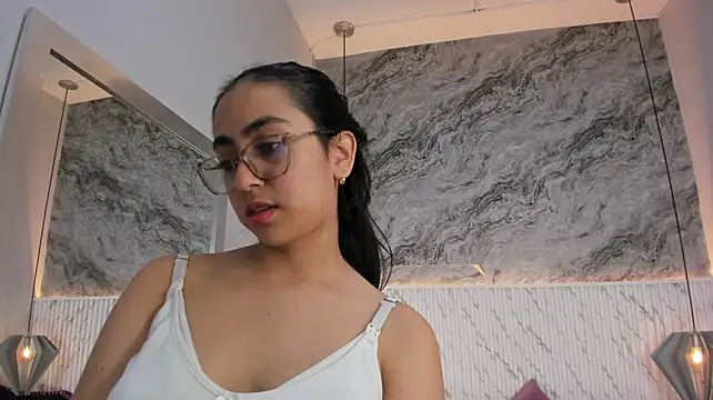Lucelly_15 - ⭐doggy + one finger in my ass⭐