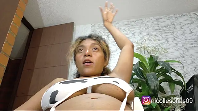 Nicollesofia2 - show and bounce tits