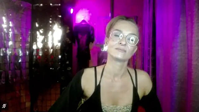 Soniakiss - change outfit