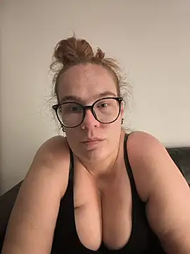 GermanNerdyAlice - 🍑Sexy Pose + 10x Ass Slaps