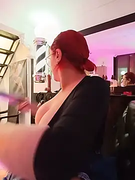 Samantha_41 - Show off my pretty breasts