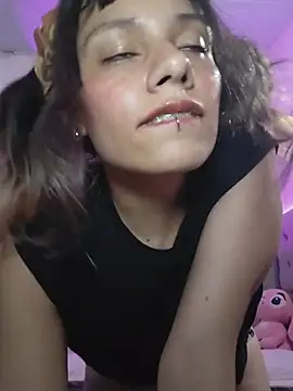Hairy_ptt - Squirt in short + stripties sexy + twerk