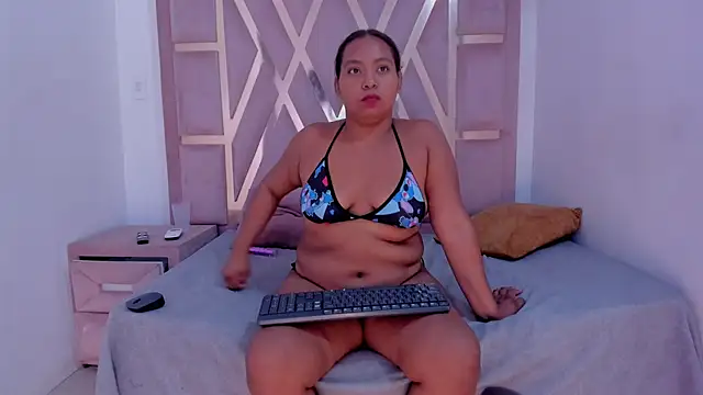 Vero_montes - Show my ahole close to cam