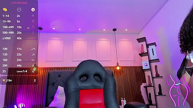 KIMMARSHALL1 - all naked with fingers in the pussy