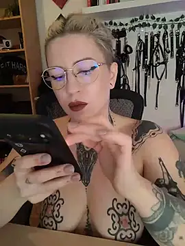 Divine_eve - top off and tits play