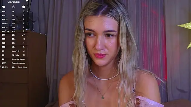 AdelaNovela - Flash boobs and slaps