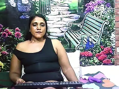 IndianSexyLady20 - Get me naked 😽Gents