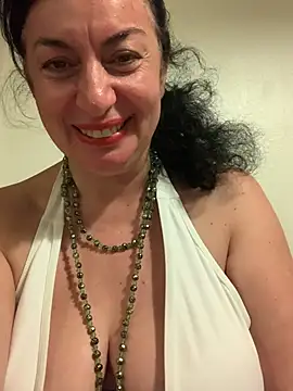Lizzaa80 - 🌹Boobies out for 5 mins