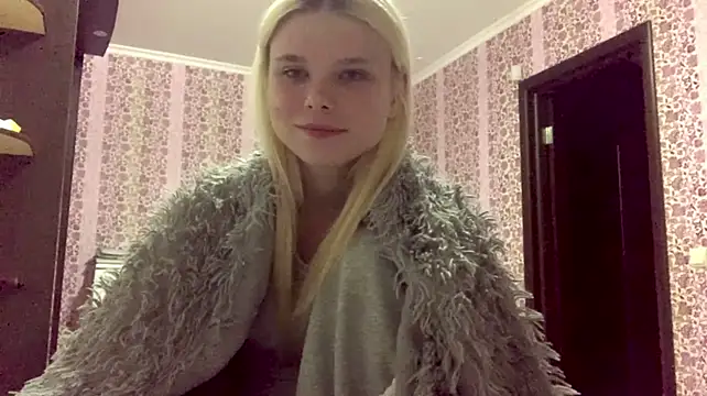 EdwinaDespres - Panties down!!!!