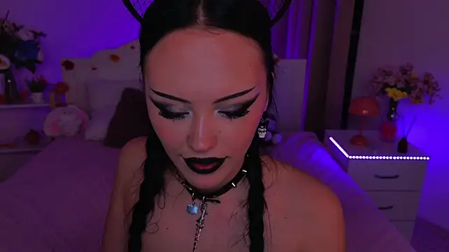 Cassadyy - Take off top + drool on tits