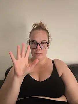 GermanNerdyAlice - 🍑Sexy Pose + 10x Ass Slaps