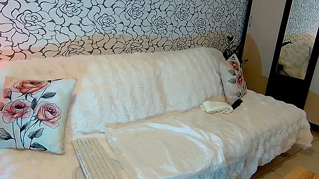KimPolloc - Upskirt cam on floor
