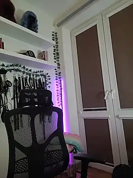 Divine_eve - top off and tits play