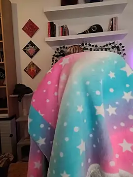 Divine_eve - top off and tits play
