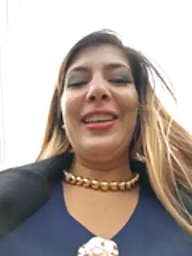 Scarlett_moore - Unbotton shirt