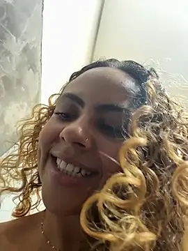 Chloe_Leaozinho - Siririca no provador