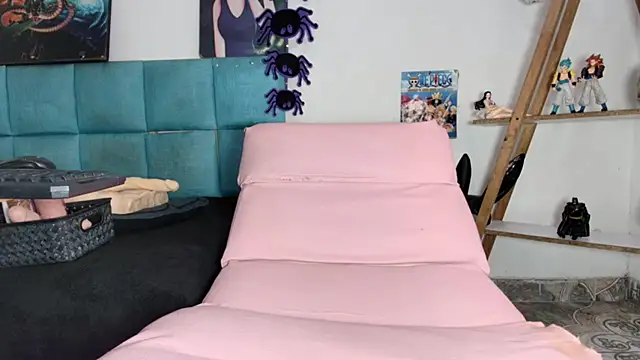 Chirlleyy - 4 finger in the pussy squirt