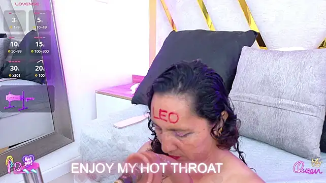 Luna_Naughty1 - ice on my clitoris