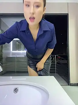 Xingchen-002 - 戶外露天、坐脸視角嘲喷⋯⋯