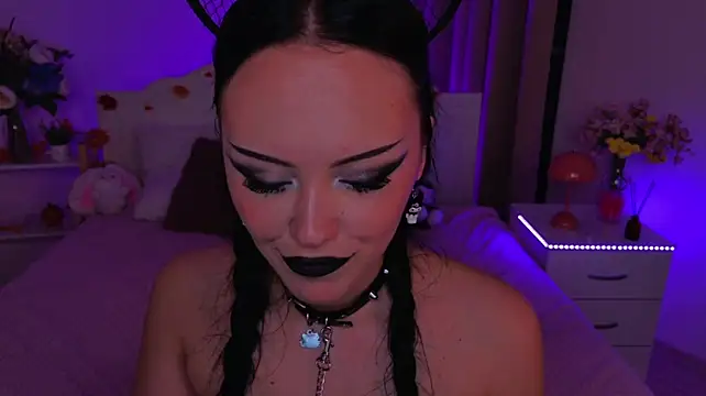 Cassadyy - Take off top + drool on tits