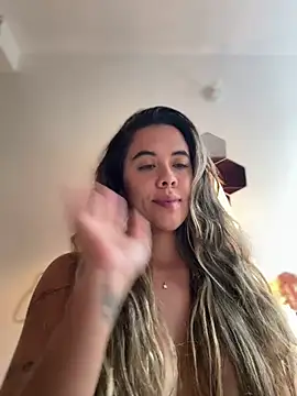 Emilia_Bakerr - Emi.. helloooooo