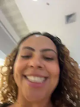Chloe_Leaozinho - Siririca no provador