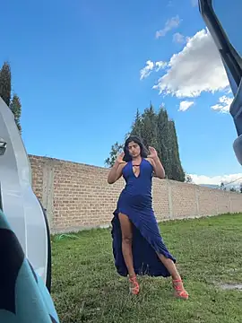 Sexi_noemi - to get out of the car naked