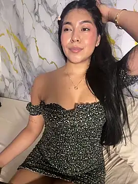 Leandra_jhonson - I slowly caress my tits.