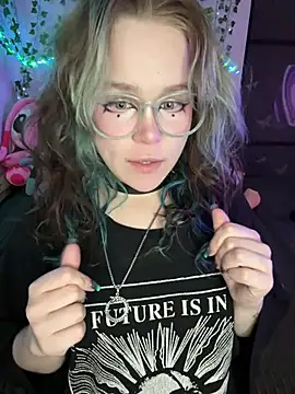 MaddisonHaas - 😈suck dildo toples+6minLink to last tip