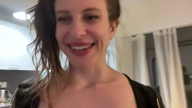 Kellyvenous - Squirt spray all over