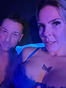 DirtyTechCouple- - Suck 2 Fingers close to cam 🔥