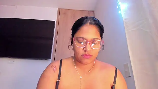 Vickyy30_ - fingers pussy 🫣😈